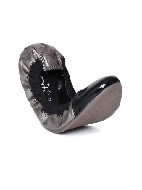 

Catwalk Women Metallic Colourblocked Ballerinas