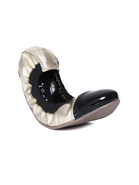

Catwalk Women Gold-Toned Ballerinas