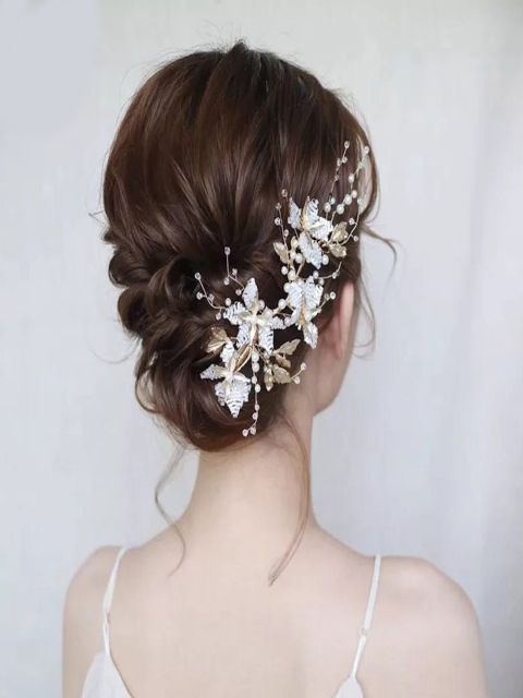

AQUASTREET Women White & Gold-Toned Tiara Embellished