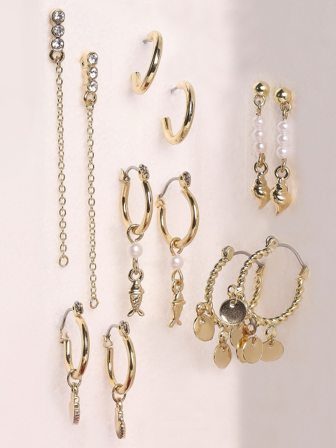

Lilly & sparkle Gold-Toned Circular Studs Earrings