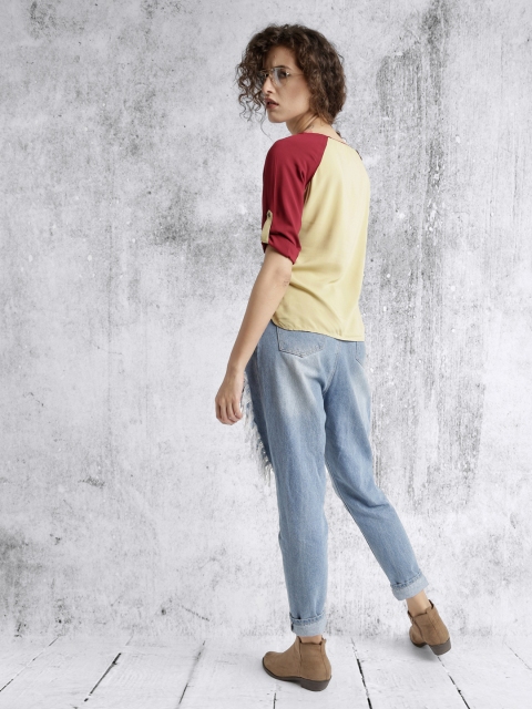 

Roadster Women Beige & Burgundy High-Low Top