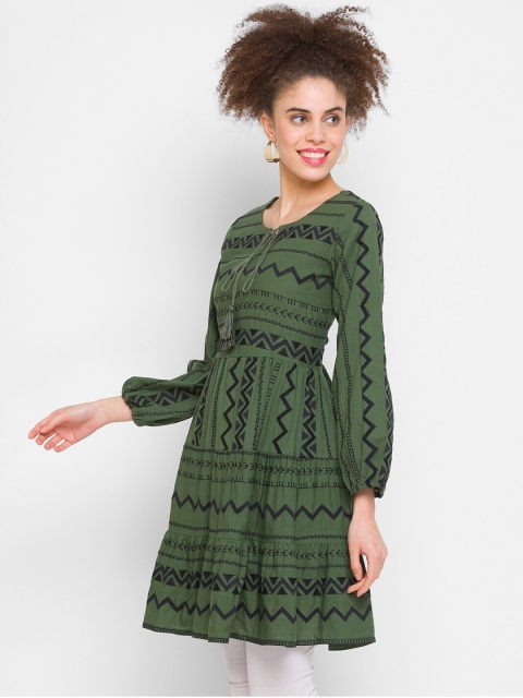 

ZOLA Women Green Geometric Embroidered Flared Sleeves Thread Work Kurta