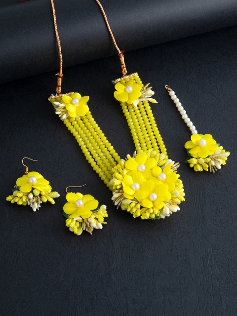 

Golden Peacock Yellow & White Beaded Floral Jewellery Set
