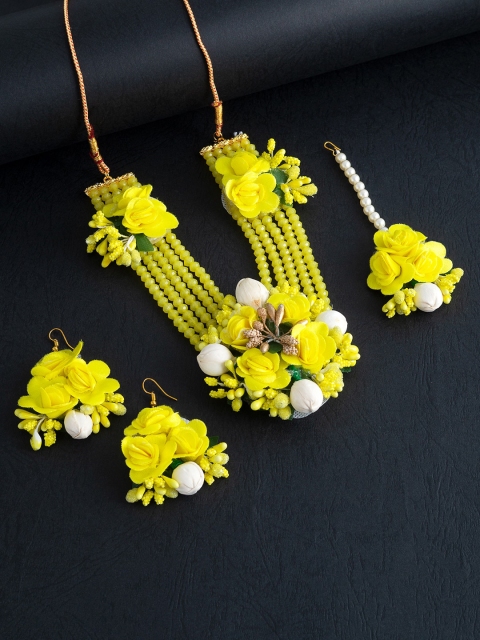 

Golden Peacock Yellow & White Beaded Floral Jewellery Set