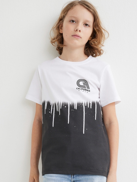 

H&M Boys White & Black Pure Cotton Colourblocked T-shirt