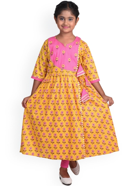 

Kinder Kids Girls Yellow Floral Printed Pleated Pure Cotton Kurta with Trousers