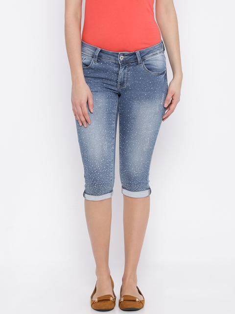 

Deal Jeans Women Blue Printed Regular Fit Capris