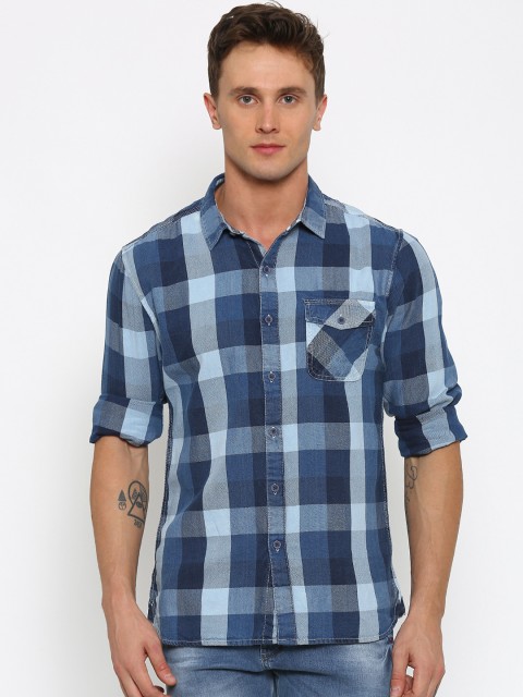 

Forca by Lifestyle Men Blue Regular Fit Checked Casual Shirt