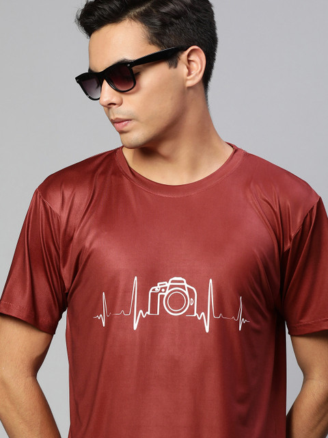 

mezmoda Men Maroon & White Graphic Printed Dry-Fit T-shirt