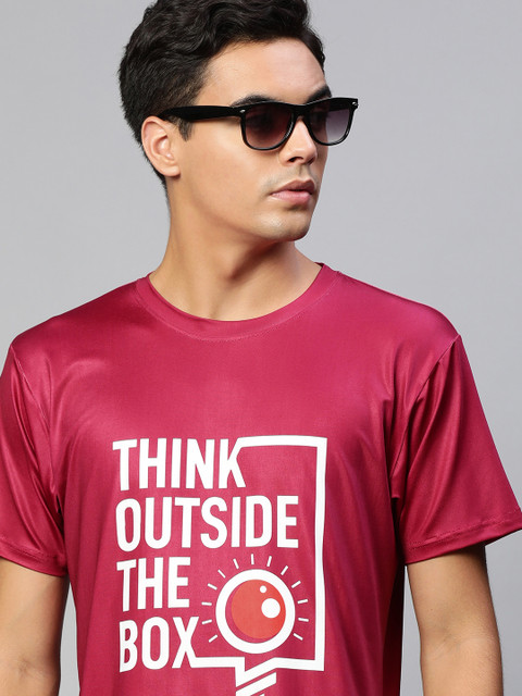 

mezmoda Men Magenta & White Graphic Printed Dry-Fit T-shirt