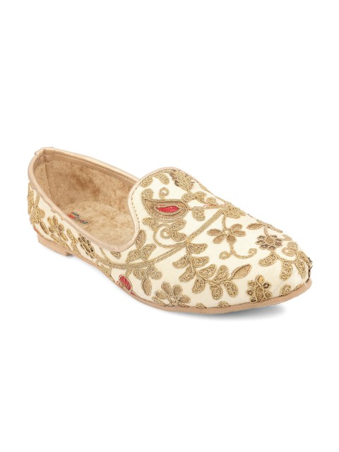 

DESI COLOUR Men Gold-Toned Woven Design Loafers