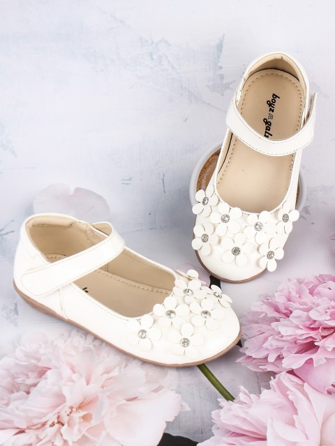 

BOYZ N GALZ Girls White Ballerinas Flats