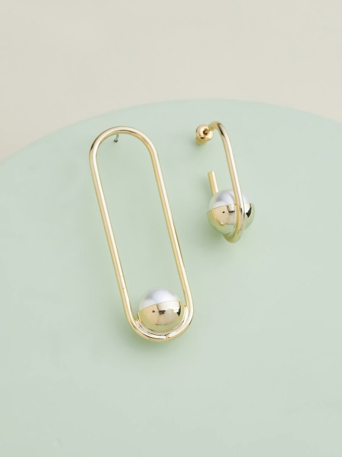 

Kushal's Fashion Jewellery Gold-Plated White Oval Half Hoop Earrings