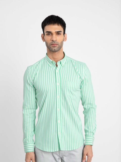 

Snitch Men Green Slim Fit Striped Casual Shirt