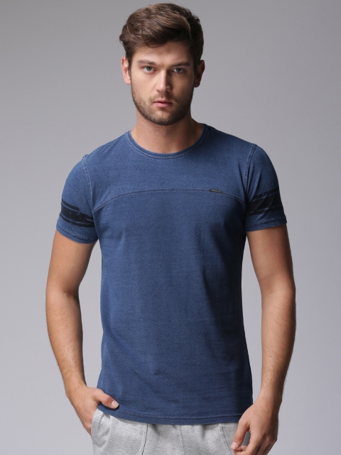 

YWC Men Blue Round Neck T-shirt