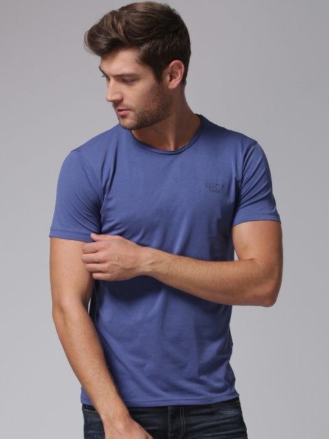 

YWC Men Blue Solid Round Neck T-shirt