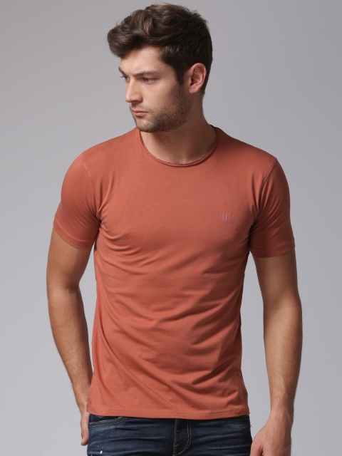 

YWC by Yuvraj Singh Men Rust Red Solid Round Neck T-shirt