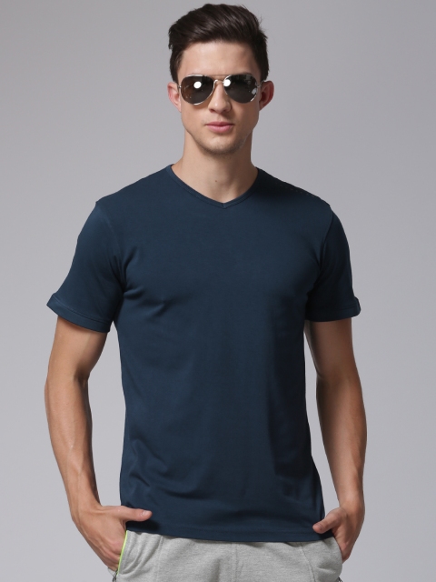 

YWC by Yuvraj Singh Men Navy Solid V-Neck T-shirt, Navy blue