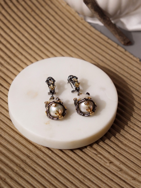 

CURIO COTTAGE Black Contemporary Drop Earrings