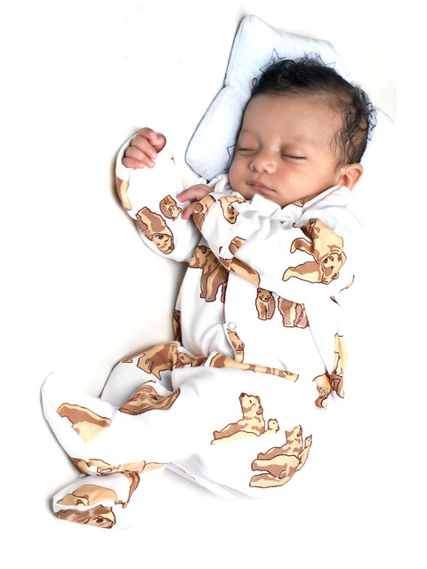 

Kidbea Boys White Bear Printed Organic Cotton Bodysuit with Footies, Multi