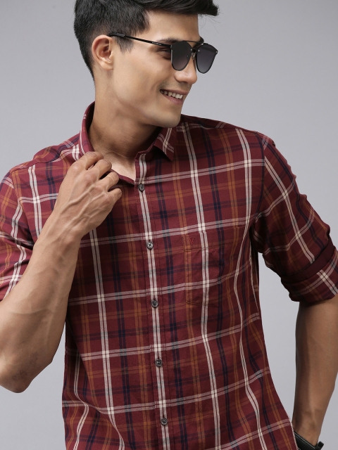 

Van Heusen Sport Men Maroon & White Slim Fit Checked Casual Shirt
