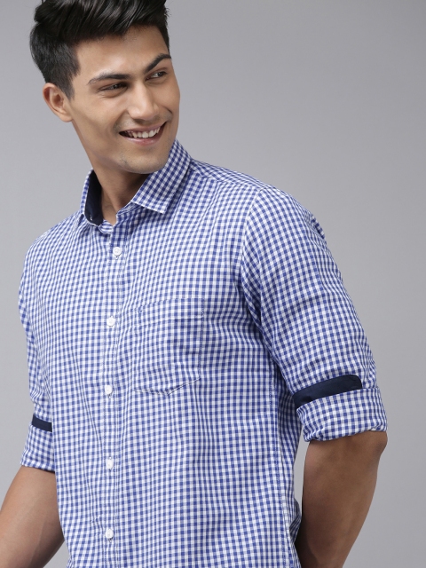 

Van Heusen Sport Men Blue & White Slim Fit Checked Pure Cotton Casual Shirt