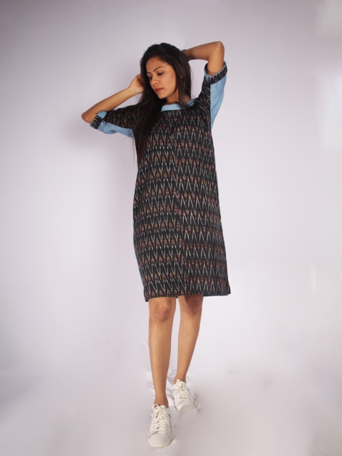 

Threeness Black & Blue Cotton And Denim Sheath Dress