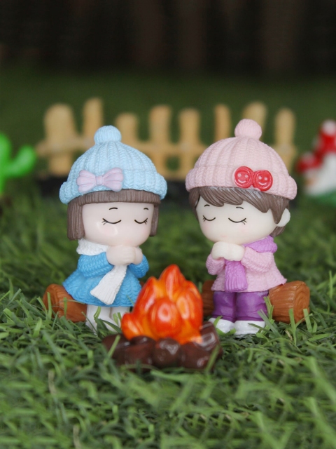 

Wonderland Pink & Blue Kids With Nonfire Miniature Toys