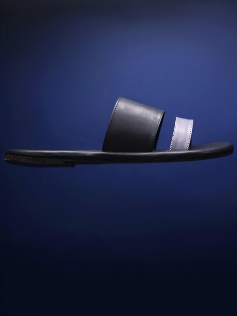 

Paaduks Men Black Striped Open Toe Flats