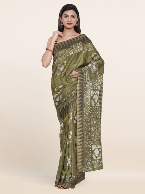 

Pothys Green & white Ethnic Motifs Printed Cotton Blend Batik Saree