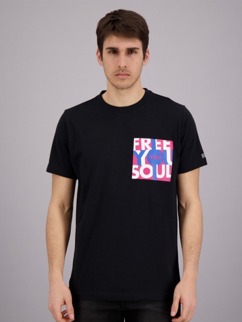 

FREESOUL Men Black Typography Printed Cotton T-shirt