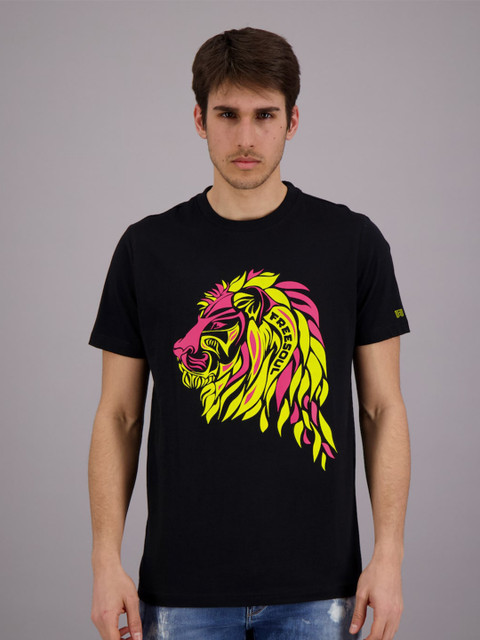 

FREESOUL Men Black & Yellow Printed Pure Cotton T-shirt