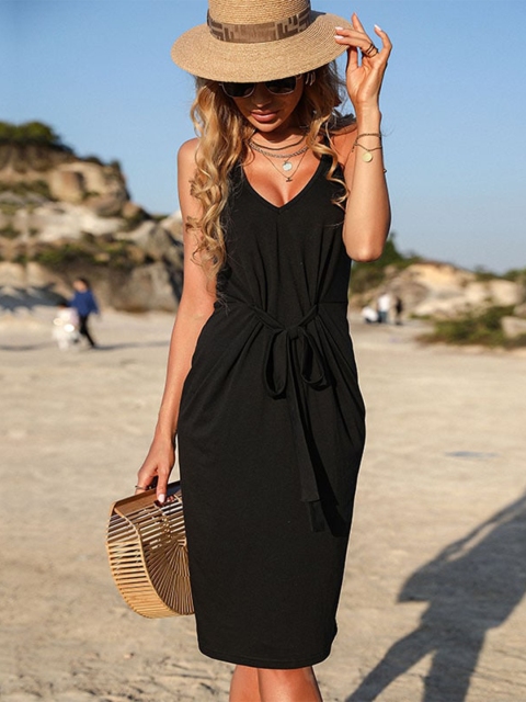 

La Aimee Black Sheath Dress