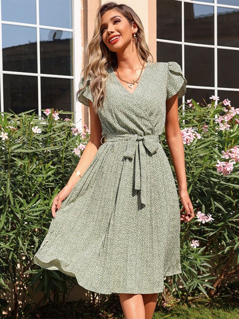 

La Aimee Women Green Floral Midi Dress