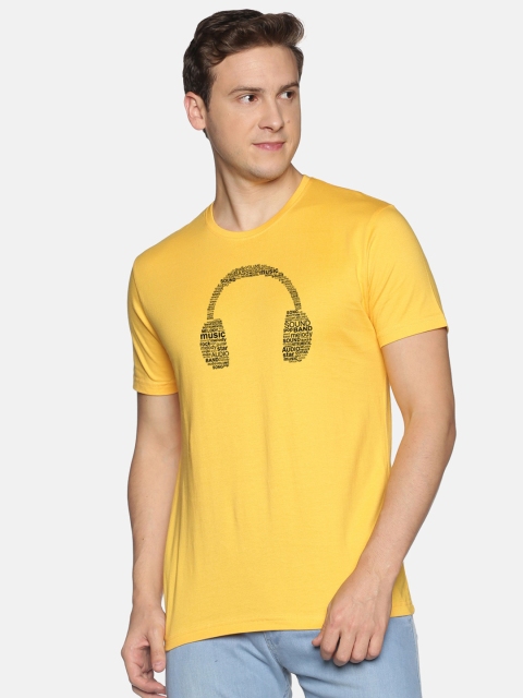 

BLACK RADIO Men Yellow Printed Slim Fit Cotton T-shirt