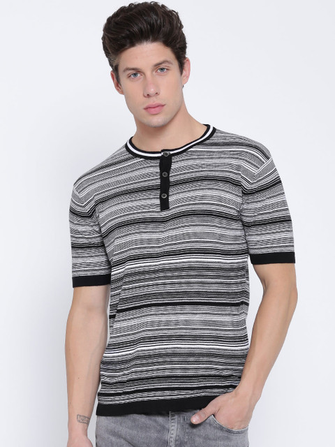 

United Colors of Benetton Men Black Striped Henley Neck T-shirt