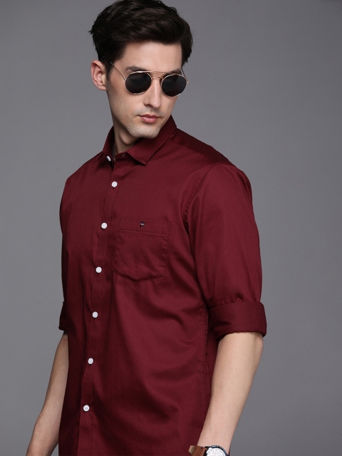 

Louis Philippe Jeans Men Maroon Solid Slim Fit Casual Pure Cotton Shirt