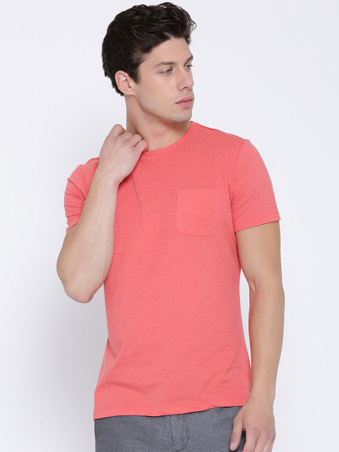 

United Colors of Benetton Men Coral Pink Solid Round Neck T-shirt