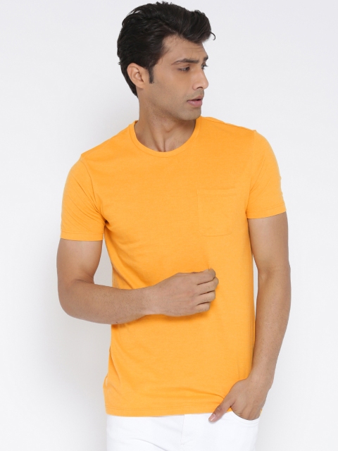 

United Colors of Benetton Men Yellow Solid Round Neck T-shirt