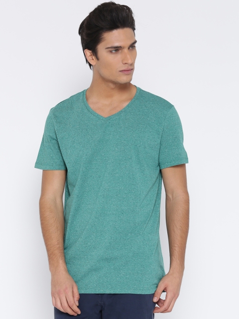 

United Colors of Benetton Men Green Solid V-Neck T-shirt