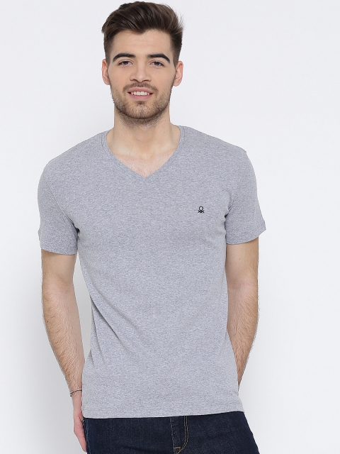

United Colors of Benetton Men Grey Melange Solid V-Neck T-shirt