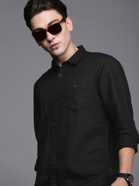 

Louis Philippe Jeans Men Black Solid Slim Fit Casual Shirt