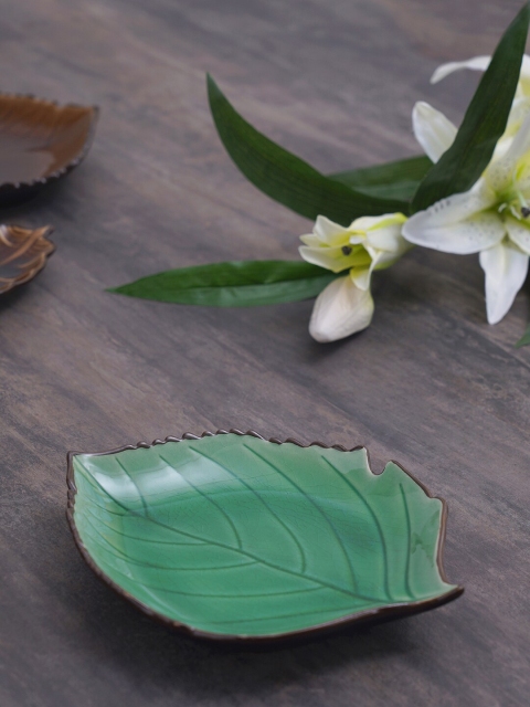

Pure Home and Living Green Leaf Platter