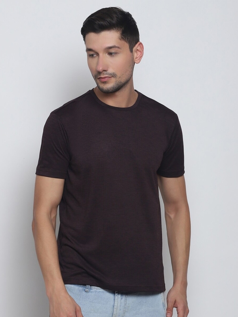 

Melangebox Men Burgundy Solid T-shirt