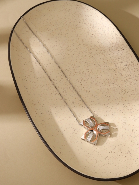 

shaze Silver-Plated White CZ-Studded Pendant With Chain