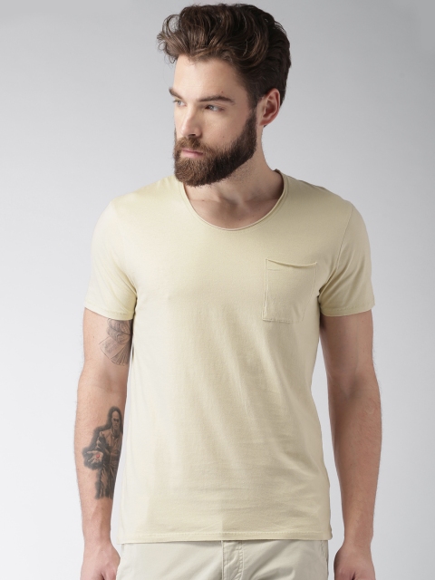 

SELECTED Men Beige Solid Round Neck T-shirt