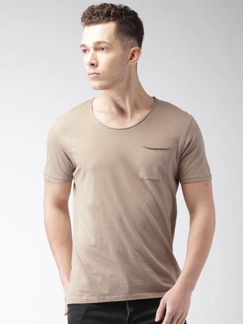 

SELECTED Men Beige Solid Round Neck T-shirt