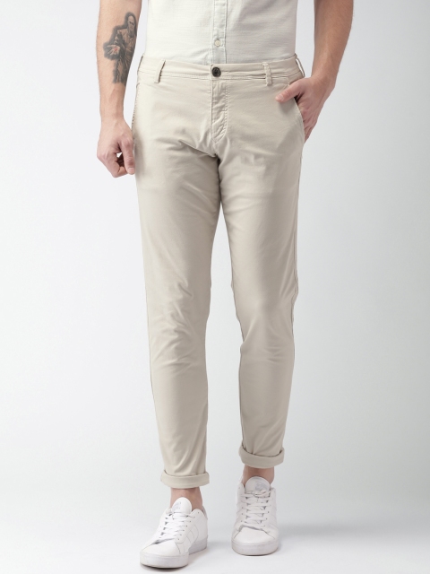 

SELECTED Men Beige Solid Chino Trousers