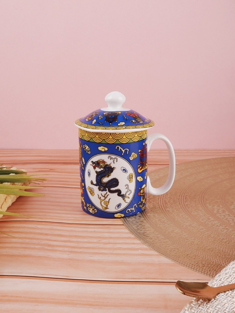 

THE WHITE INK DECOR Blue & White Printed Ceramic Glossy Mug With Lid