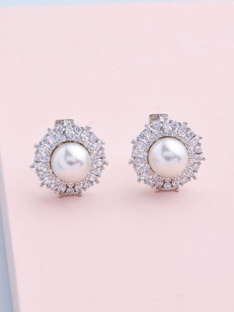 

Kushal's Fashion Jewellery Silver-Toned & White Floral Studs Earrings